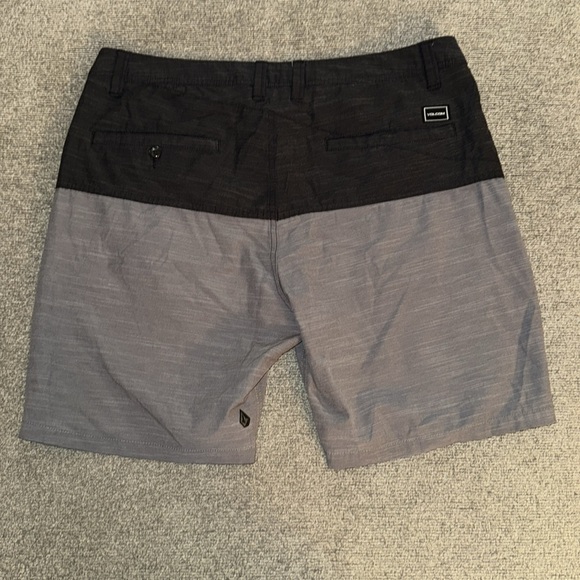 Volcom Shorts - Picture 2 of 6